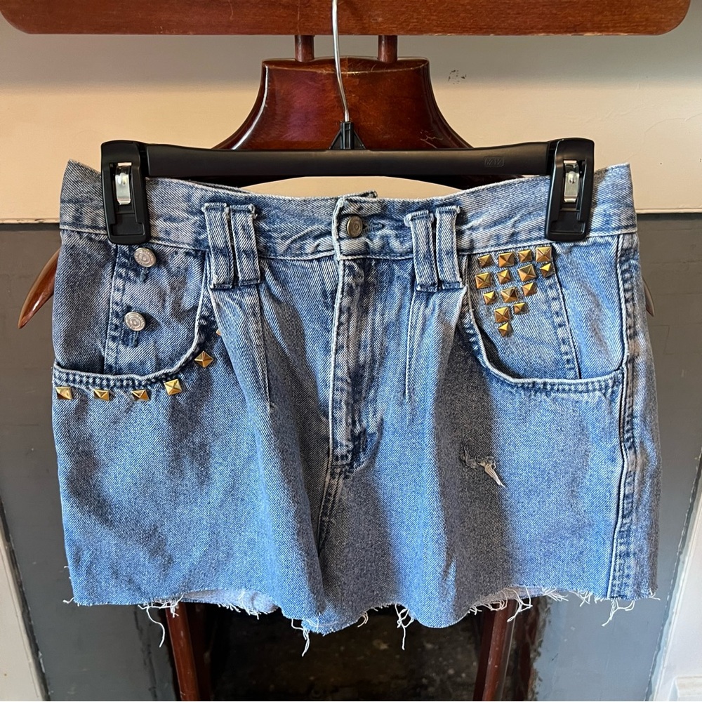 Stidded high waisted shorts!